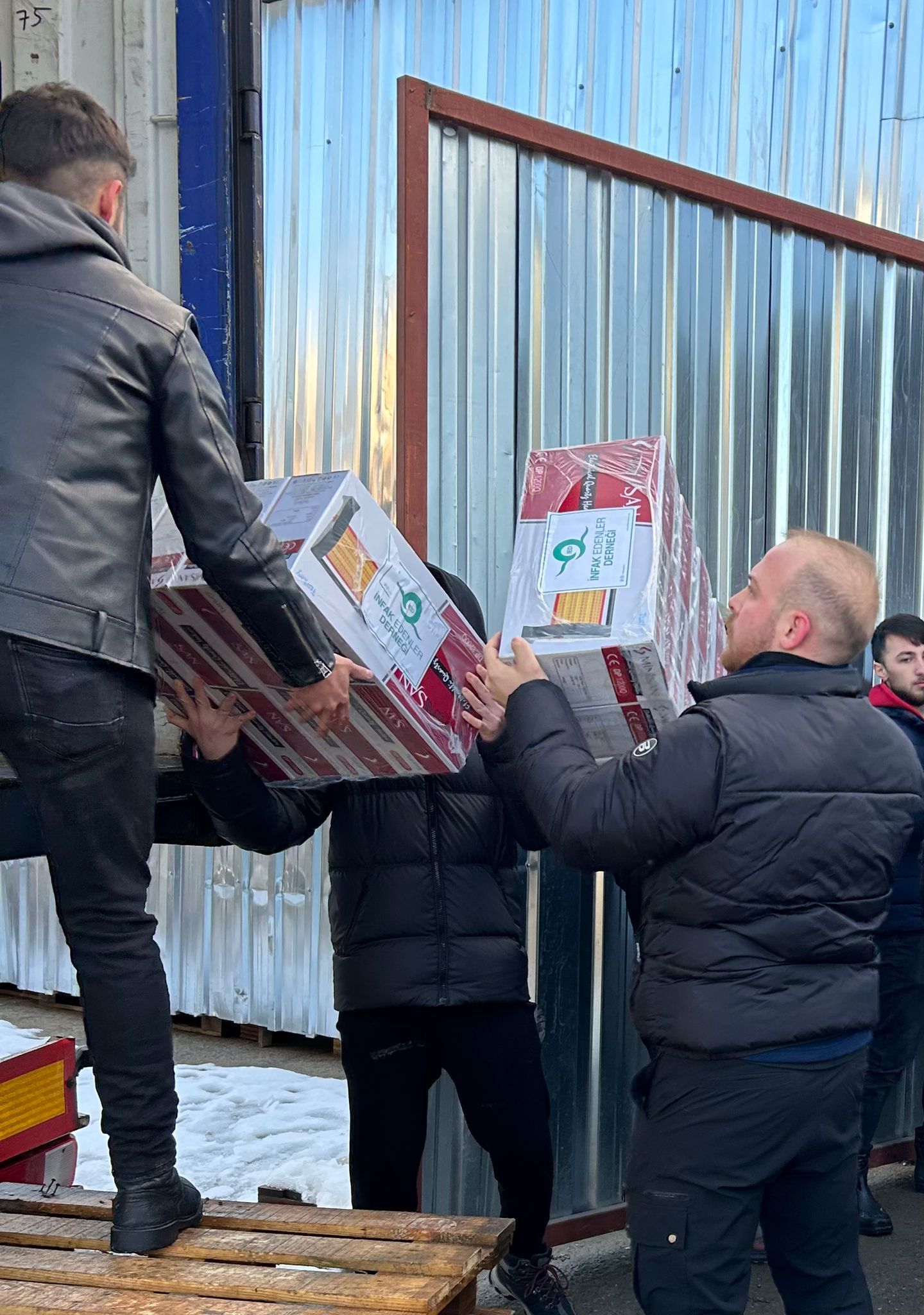 Deprem Bölgesi İçin Hazırlanan Tır Envanteri